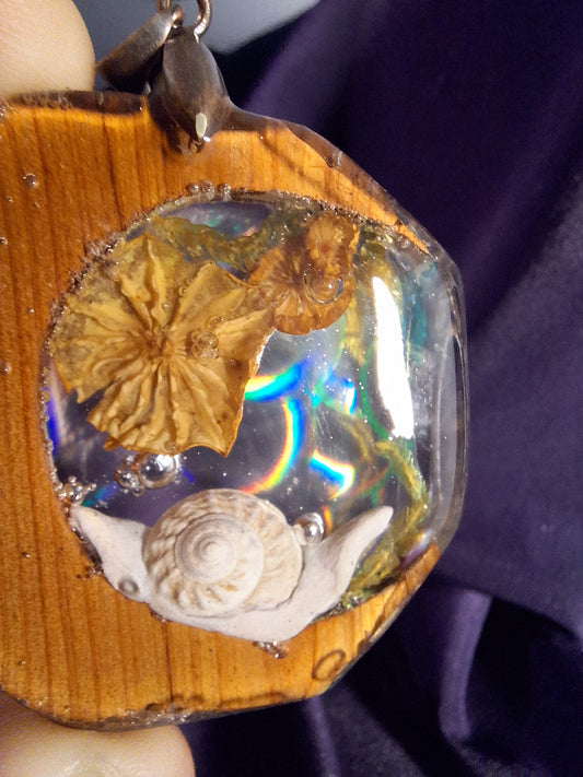 Sporelight Sanctuary (Resin Pendant)